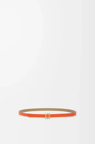 Cinturón reversible con cubo Anagram en piel de becerro lisa, color verde arcilla/naranja vivo/dorado