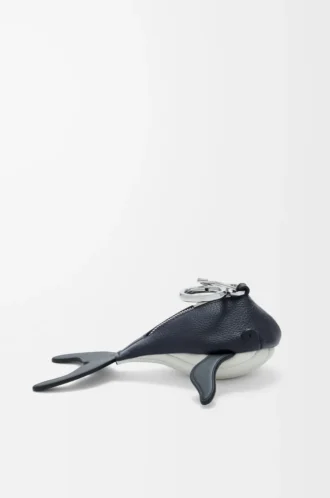 Colgante ballena en piel de becerro clásica azul medianoche/blanco