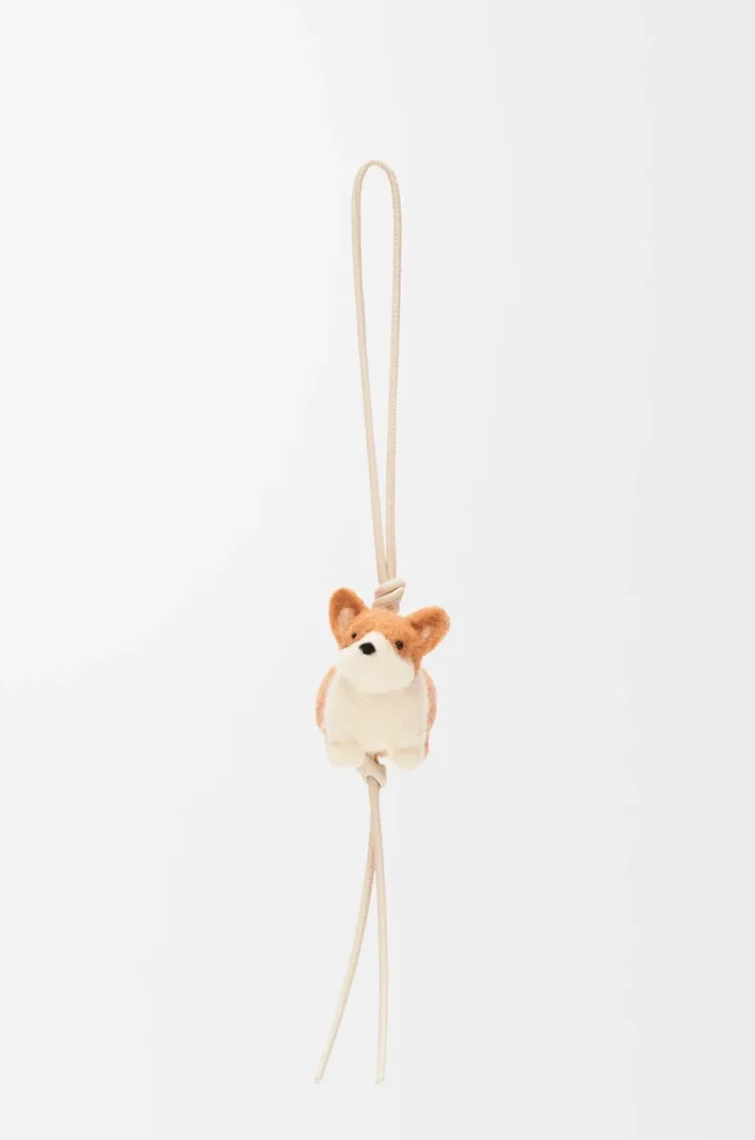 Colgante Corgi en fieltro y piel de becerro Soft White/Orange Colgante Corgi en fieltro y piel de becerro Soft White/Orange