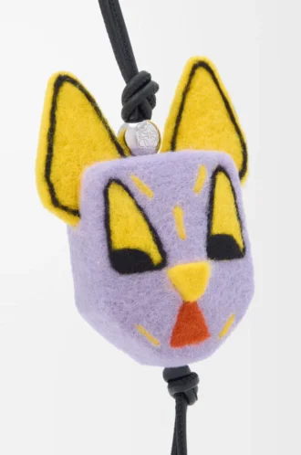 Colgante de gato en fieltro morado/amarillo