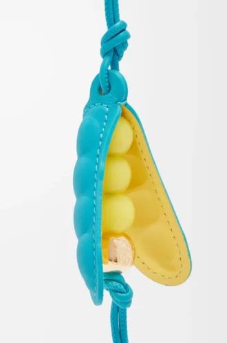 Colgante en forma de vaina de guisantes en piel de becerro clásica Deep Turquoise/Baby Corn