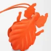 Colgante llavero con forma de insecto hoja en piel de becerro clásica naranja vivo