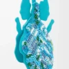Colgante para llavero con forma de insecto hoja en piel con cuentas turquesa intenso