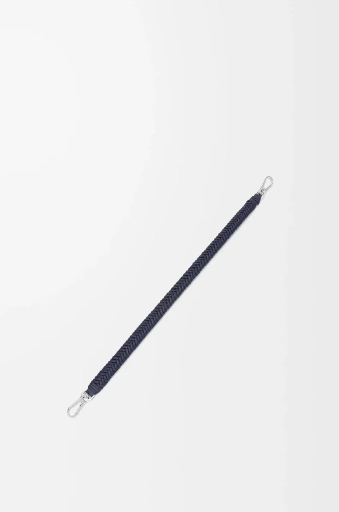 Correa corta Arrow en piel de becerro clásica azul marino intenso Correa corta Arrow en piel de becerro clásica azul marino intenso