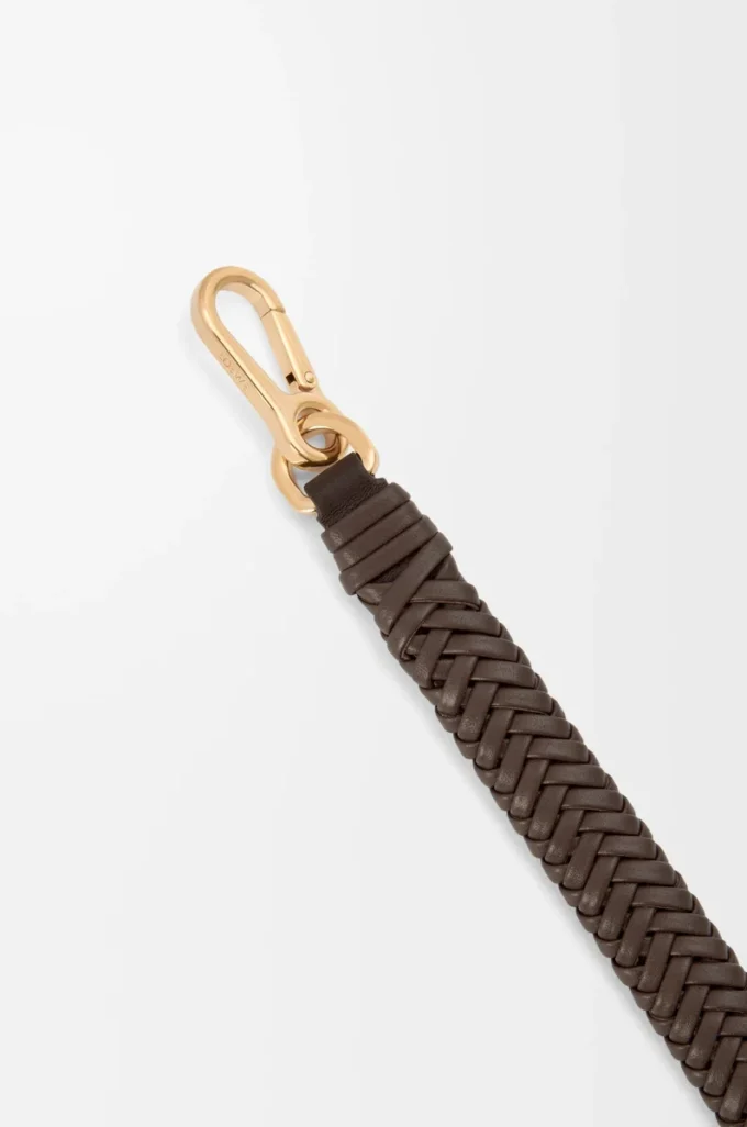 Correa corta Arrow en piel de becerro clásica Chocolate Correa corta Arrow en piel de becerro clásica Chocolate