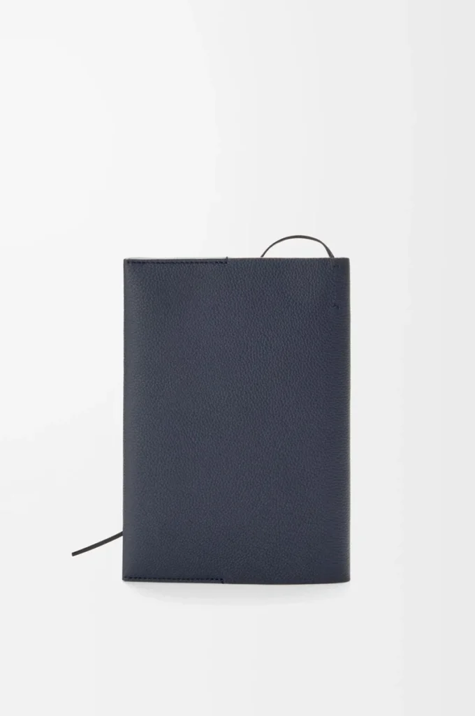 Cuaderno en piel de becerro azul marino oscuro Cuaderno en piel de becerro azul marino oscuro