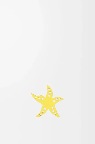 Dados con estrella de mar en piel de becerro amarillo/beige