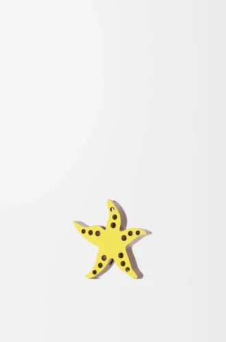 Dados con estrella de mar en piel de becerro amarillo/beige