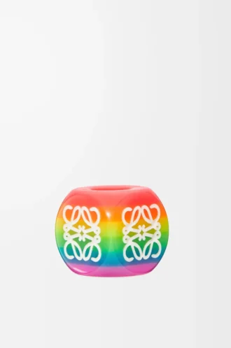Dados grandes con anagrama multicolor