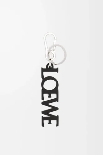 Dije LOEWE Signature en piel de becerro lisa. Negro Dije LOEWE Signature en piel de becerro lisa. Negro