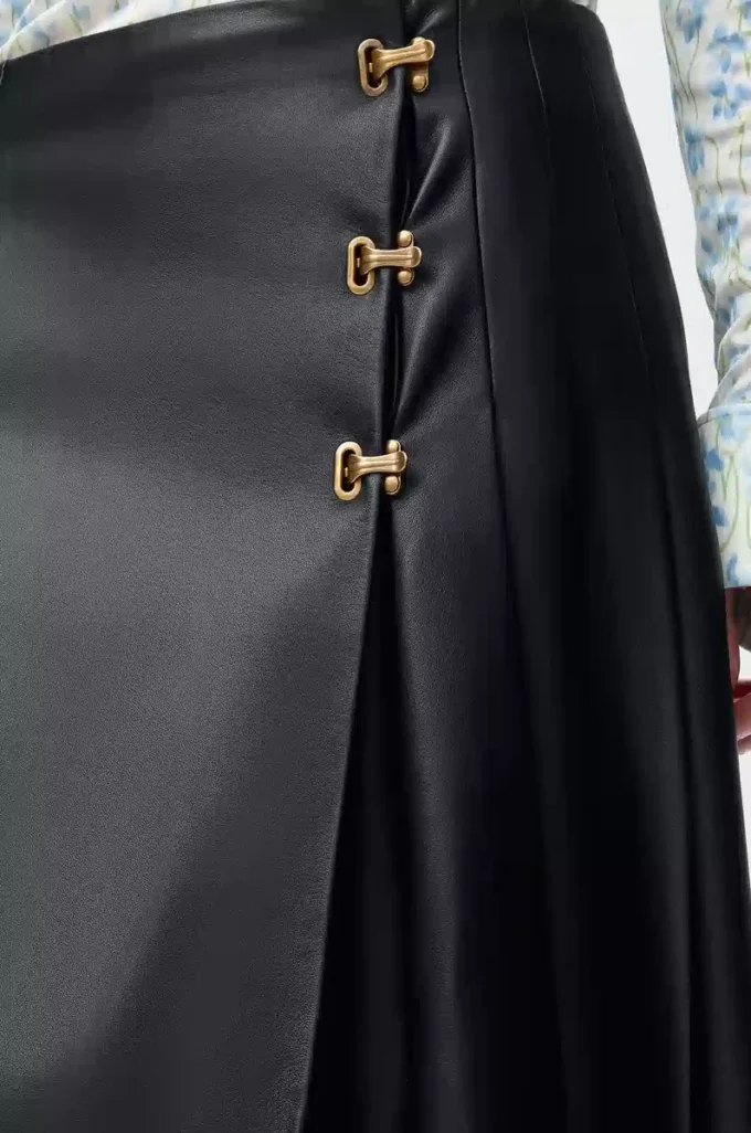 Falda plisada de piel de cordero napa. Negro Falda plisada de piel de cordero napa. Negro
