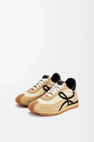 Flow Runner en nylon y ante dorado/negro