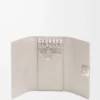 Funda para llaves Anagram en piel de becerro granulada Light Ghost Funda para llaves Anagram en piel de becerro granulada Light Ghost