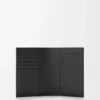 Funda para pasaporte Puzzle en piel de becerro granulada flexible. Color negro.
