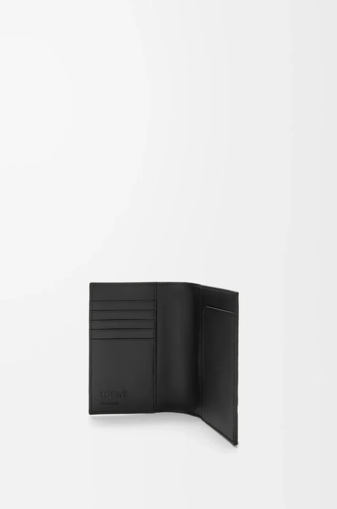 Funda para pasaporte Puzzle en piel de becerro granulada flexible. Color negro.