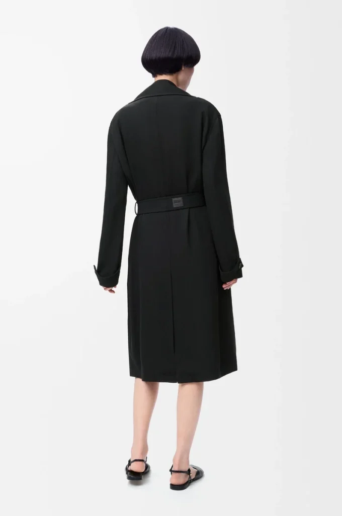 Gabardina en viscosa elástica. Color negro Gabardina en viscosa elástica. Color negro