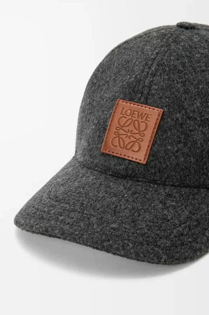 Gorra con parche de lana Gris Gorra con parche de lana Gris