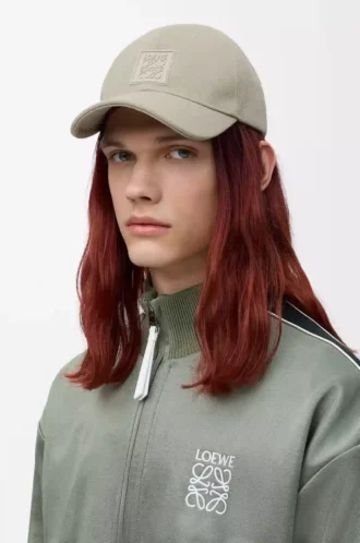 Gorra con parche en lona Shell Grey