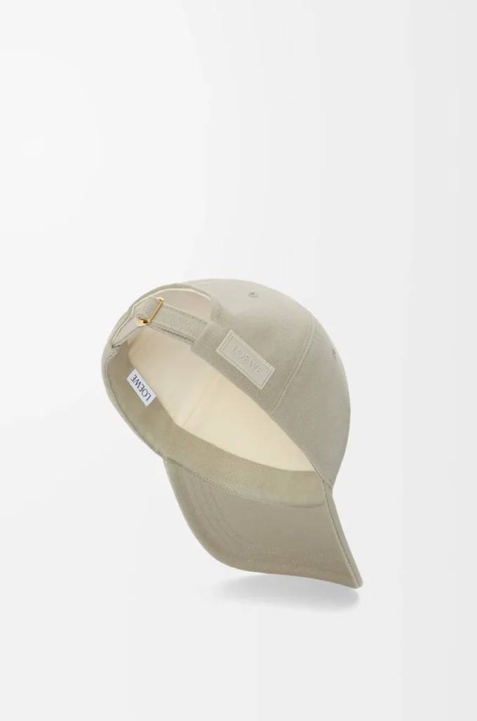 Gorra con parche en lona Shell Grey Gorra con parche en lona Shell Grey