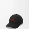 Gorra con parche L en algodón negro Gorra con parche L en algodón negro