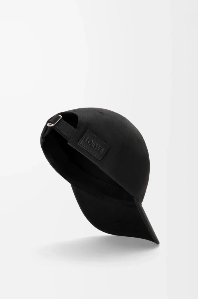 Gorra con parche L en algodón negro Gorra con parche L en algodón negro