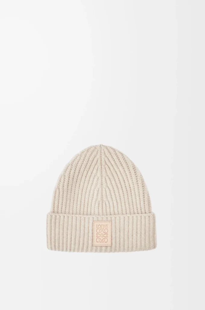 Gorro de cachemira en color beige claro Gorro de cachemira en color beige claro