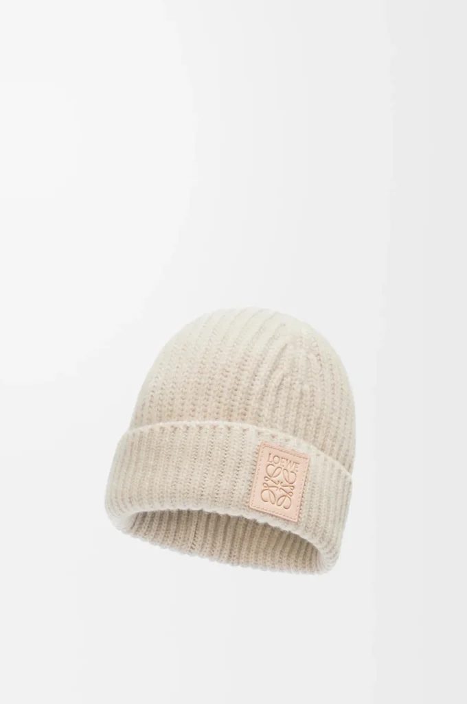 Gorro de cachemira en color beige claro Gorro de cachemira en color beige claro