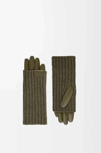 Guantes de cachemira y piel de cordero napa. Color caqui oscuro.