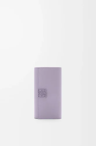 Llavero Anagram en piel de becerro granulada Dirty Mauve