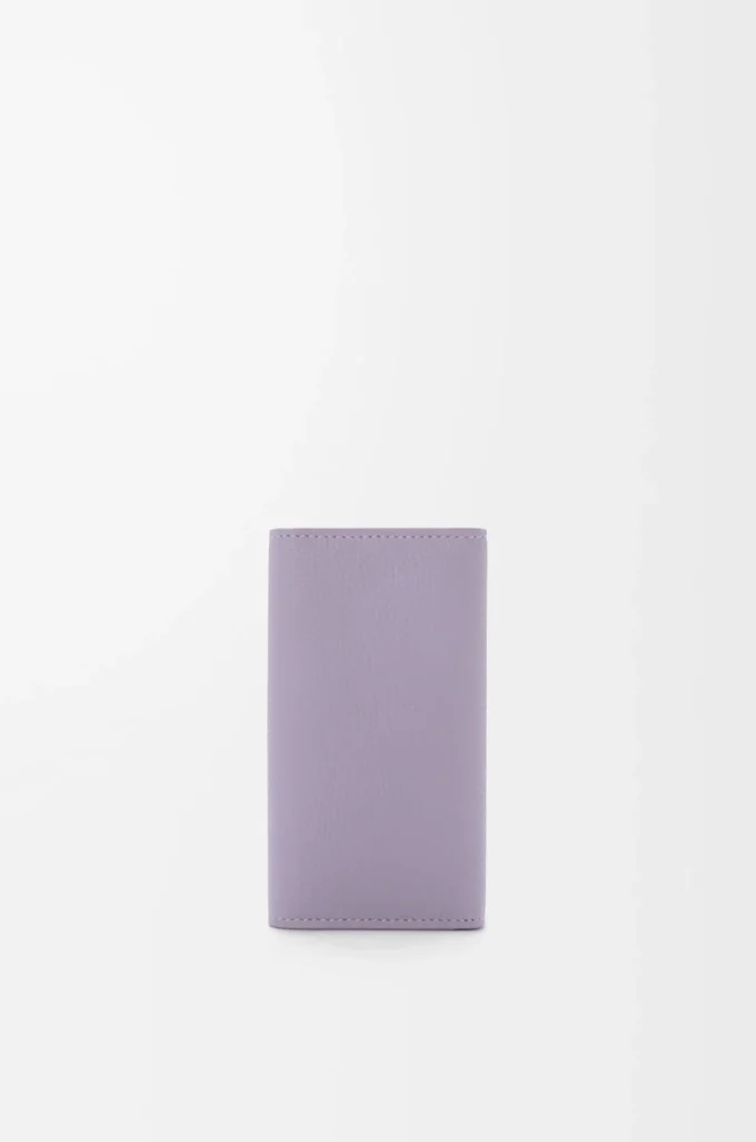Llavero Anagram en piel de becerro granulada Dirty Mauve Llavero Anagram en piel de becerro granulada Dirty Mauve