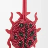 Llavero con forma de mariquita en cuero con cuentas color rojo rubí