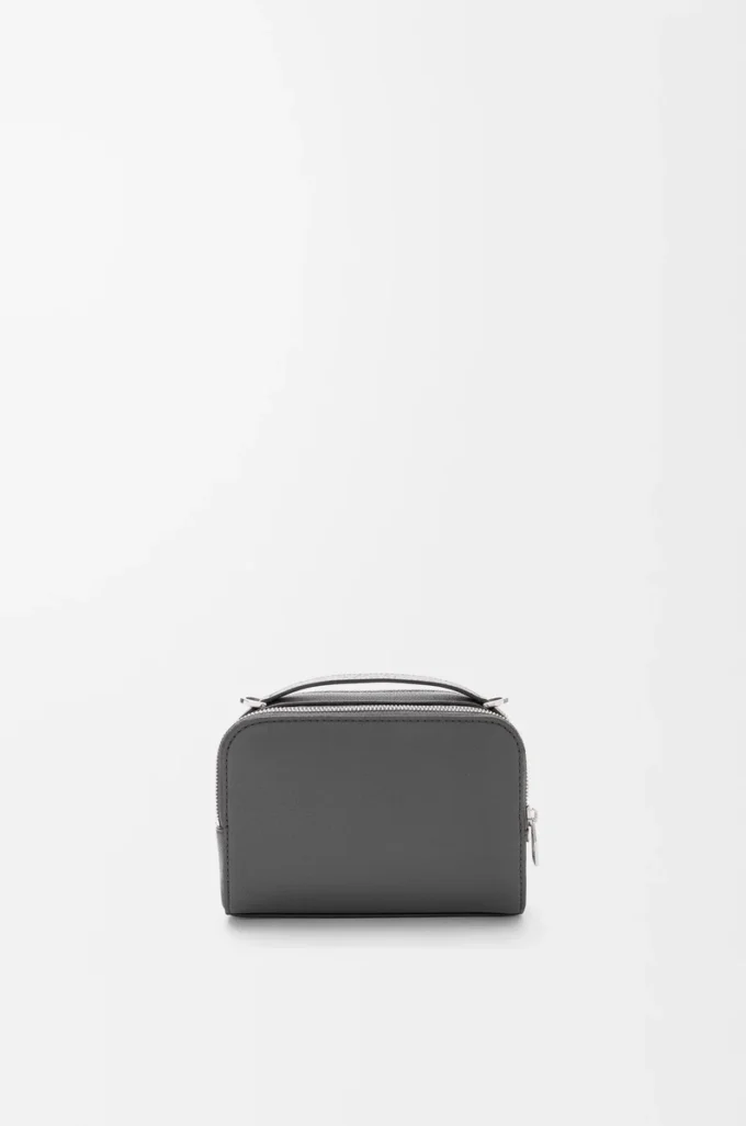 Mini bolso bandolera para cámara en piel de becerro granulada suave color antracita