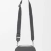 Mini bolso bandolera para cámara en piel de becerro granulada suave color antracita
