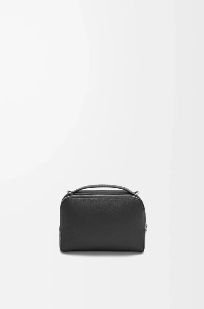 Mini bolso bandolera para cámara en piel de becerro granulada suave, color negro
