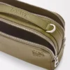 Mini bolso bandolera para cámara en piel de becerro granulada suave, color oliva Mini bolso bandolera para cámara en piel de becerro granulada suave, color oliva