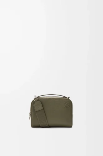 Mini bolso bandolera para cámara en piel de becerro granulada suave color verde caqui