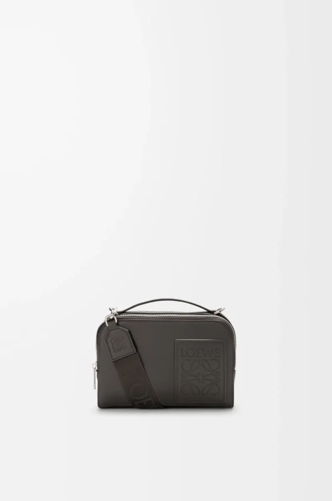 Mini bolso bandolera para cámara en piel de becerro satinada gris oscuro