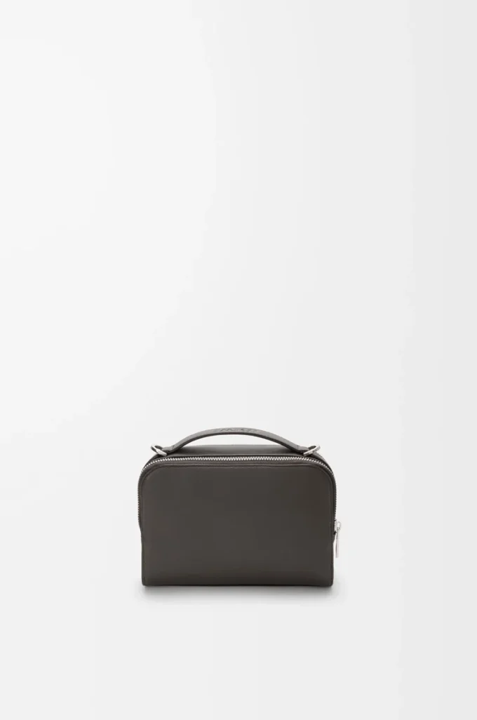 Mini bolso bandolera para cámara en piel de becerro satinada gris oscuro