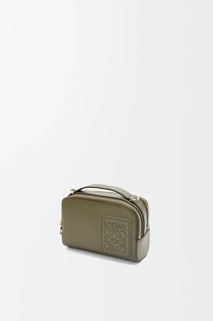 Mini bolso bandolera para cámara en piel de becerro satinada Verde caqui Mini bolso bandolera para cámara en piel de becerro satinada Verde caqui
