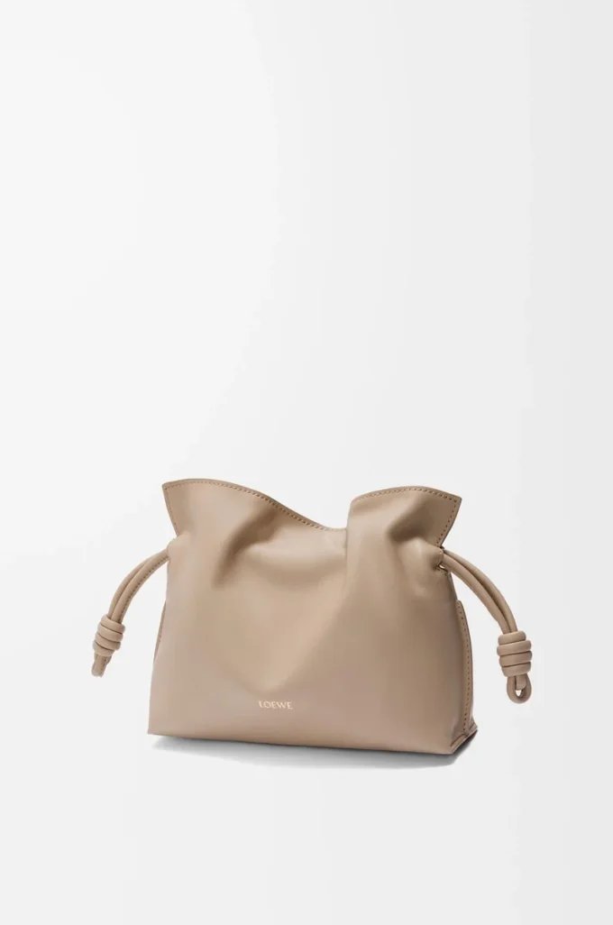Mini bolso de mano Flamenco en piel de becerro napa arena