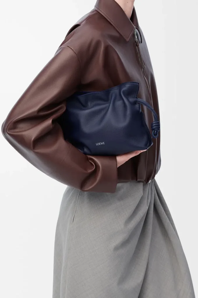 Mini bolso de mano Flamenco en piel de becerro napa azul abismo