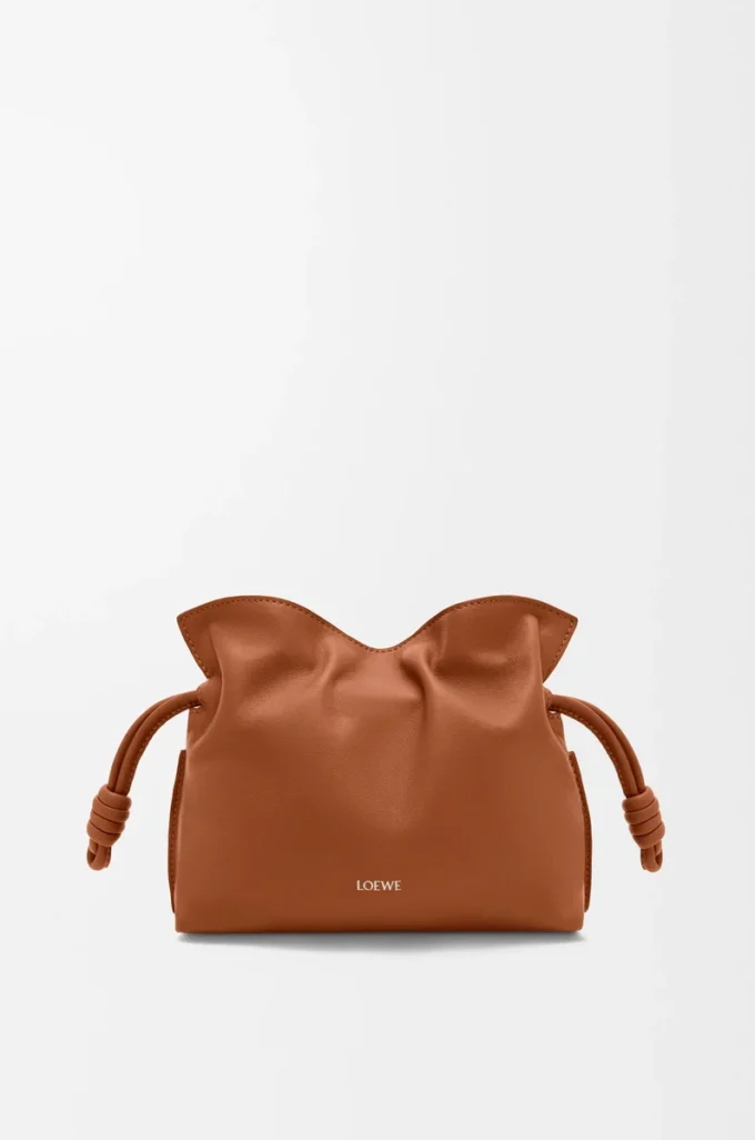 Mini bolso de mano Flamenco en piel de becerro napa Squirrel Mini bolso de mano Flamenco en piel de becerro napa Squirrel