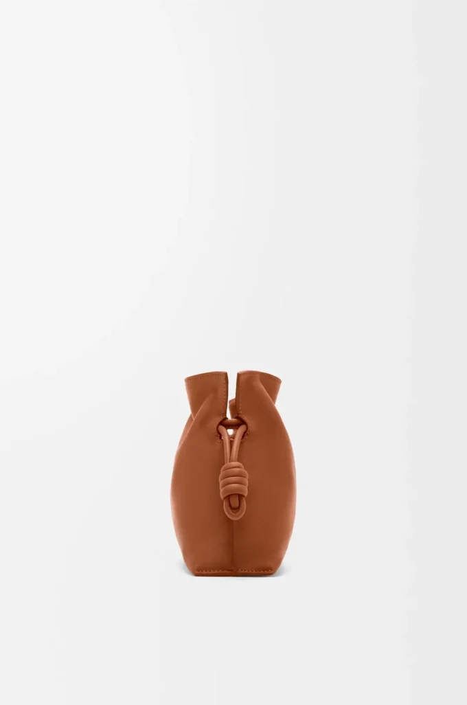 Mini bolso de mano Flamenco en piel de becerro napa Squirrel Mini bolso de mano Flamenco en piel de becerro napa Squirrel