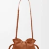Mini bolso de mano Flamenco en piel de becerro napa Squirrel Mini bolso de mano Flamenco en piel de becerro napa Squirrel