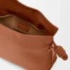 Mini bolso de mano Flamenco en piel de becerro napa Squirrel Mini bolso de mano Flamenco en piel de becerro napa Squirrel