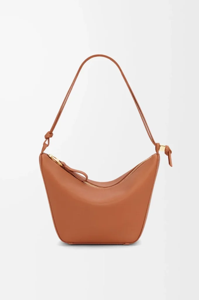 Mini bolso hobo Hammock en piel de becerro clásica color Tan Mini bolso hobo Hammock en piel de becerro clásica color Tan