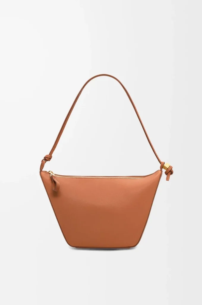 Mini bolso hobo Hammock en piel de becerro clásica color Tan Mini bolso hobo Hammock en piel de becerro clásica color Tan