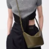 Mini Hammock hobo en piel de becerro clásica Dark Khaki Mini Hammock hobo en piel de becerro clásica Dark Khaki