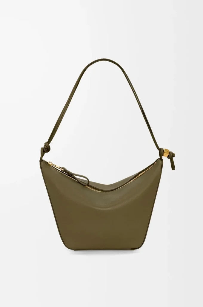 Mini Hammock hobo en piel de becerro clásica Dark Khaki Mini Hammock hobo en piel de becerro clásica Dark Khaki