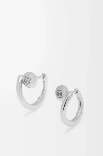 Mini pendientes de aro Anagram Pebble en plata de ley Plata